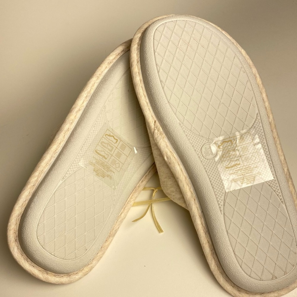 Disney  Winnie the Pooh House Warm Winter Slippers Shoes - Picture 3 of 3
